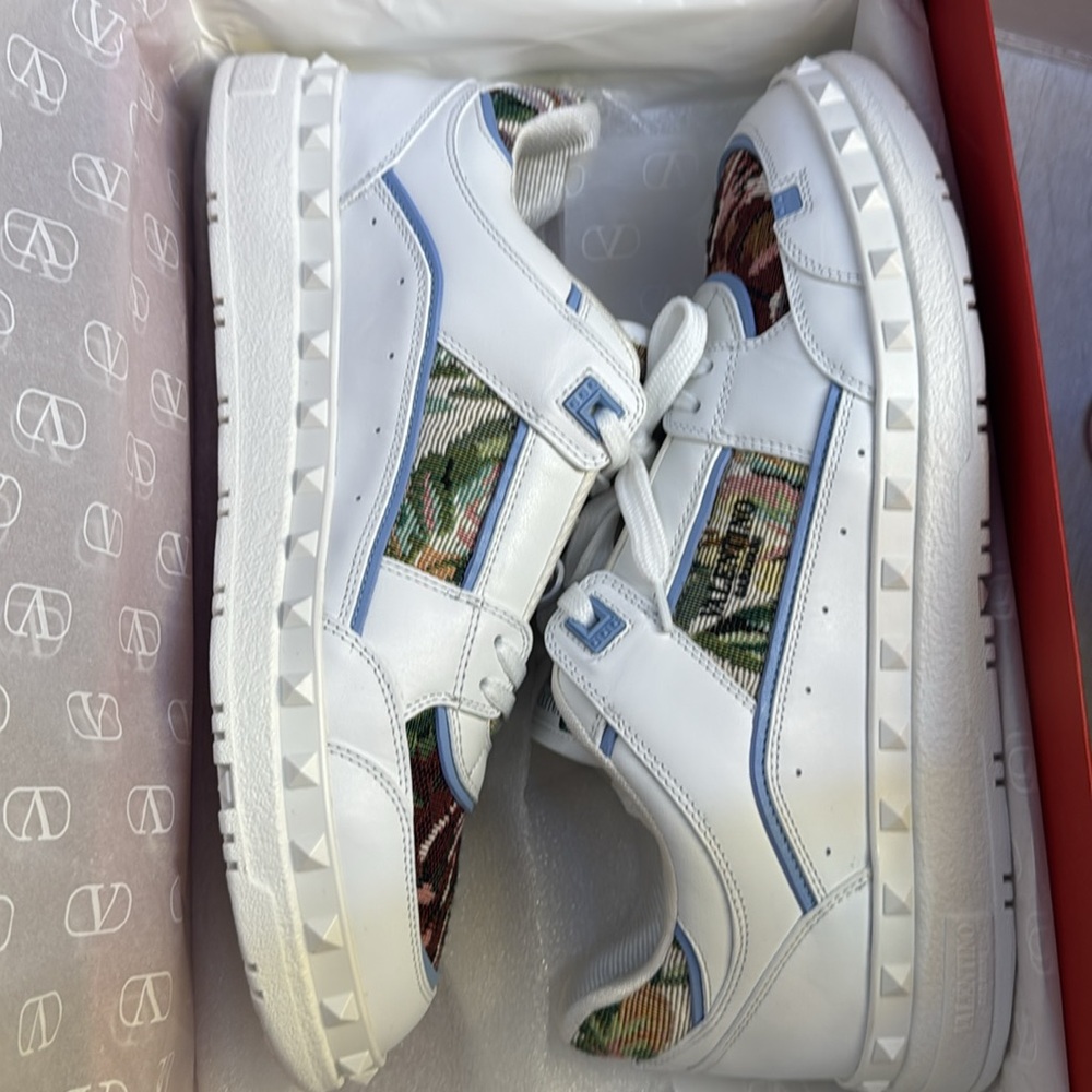 BRAND NEW! 🚨 Valentino Garavani White Sneakers with Colorful Pattern